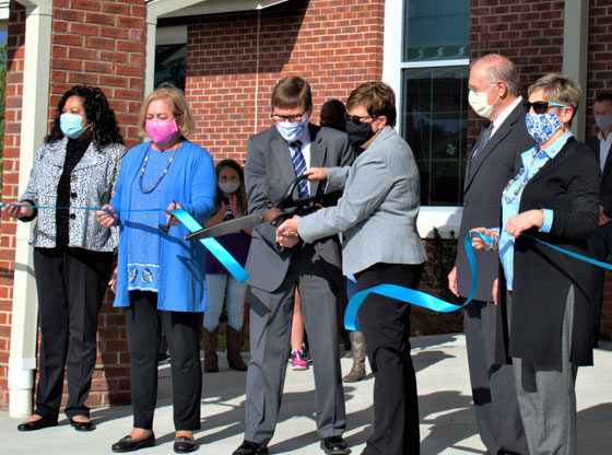 Southern Pines celebrates new 'state-of-the-art' elementary school
