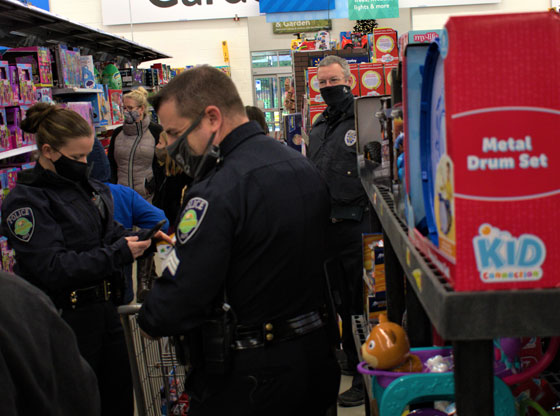 Shop-with-a-Cop has kids jumping in the aisles Christmas