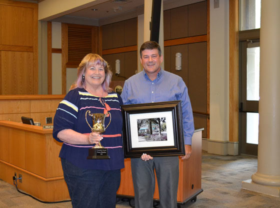 Donahue receives volunteer of the year award