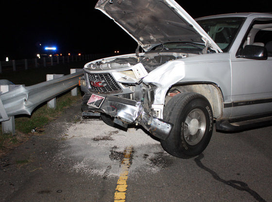 Driver slams into guardrail on Hwy 1