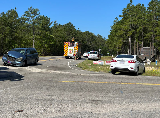 Three-vehicle crash closes part of Highway 73