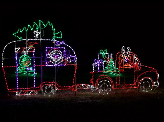 Family farm lights up Sandhills with Christmas light display