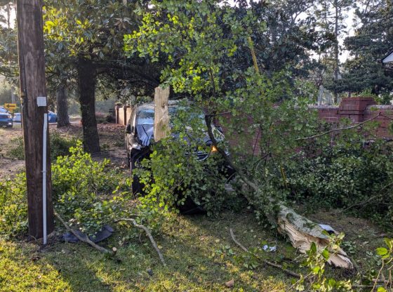 Car strikes tree in Pinehurst crash