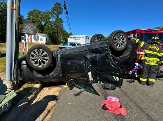 Car overturns in crash at Aberdeen Lake