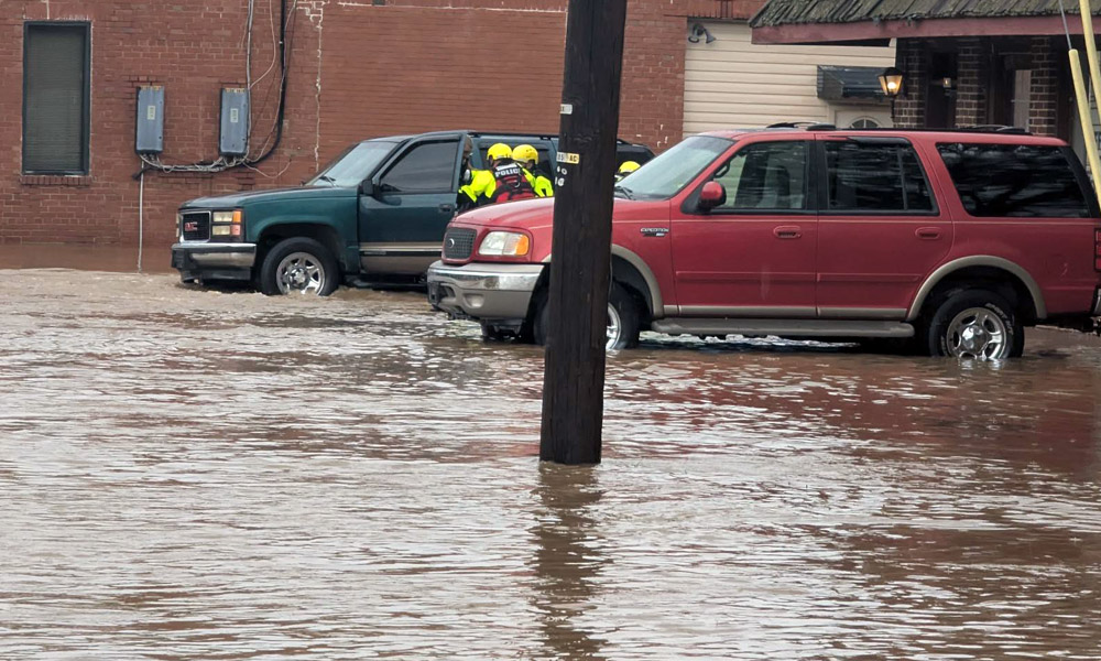 Moore units called to Sanford for water rescue