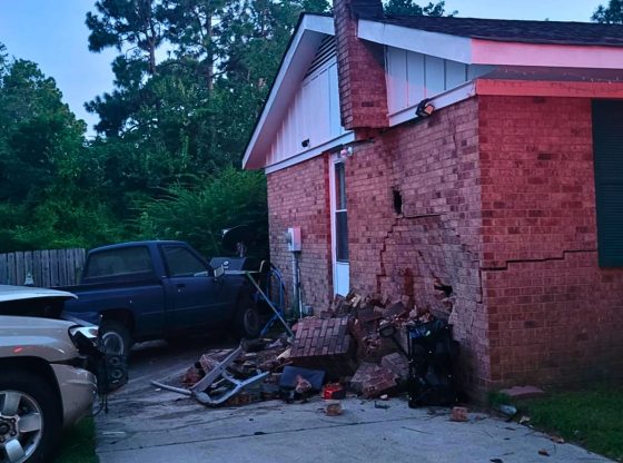 Jeep strikes house, vehicles in Aberdeen crash