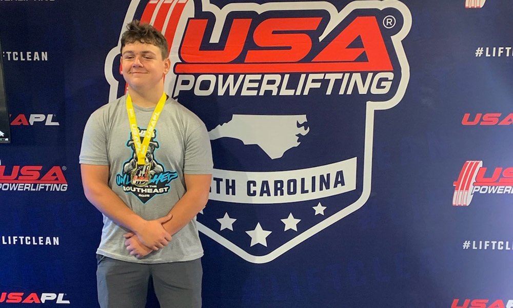 Pinecrest junior powerlifter breaks records, eyes regionals