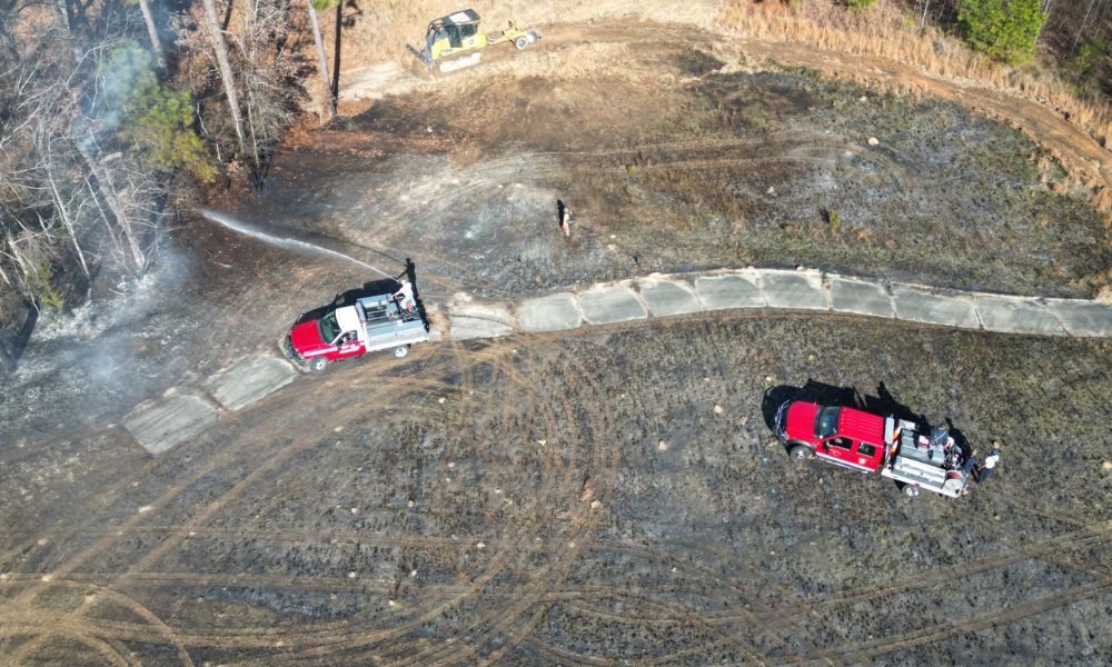 Multi-station response protects Southern Pines homes from woods fire