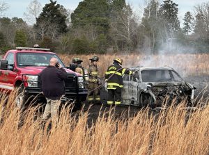 3 vehicles burn, suspect flees as police pursue stolen vehicle