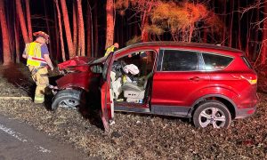 Pregnant mother, baby escape serious injuries in crash Thursday