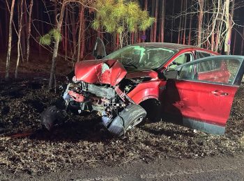 Pregnant mother, baby escape serious injuries in crash