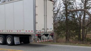 24/27 crash closes one lane outside of Robbins