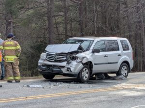 24/27 crash closes one lane outside of Robbins