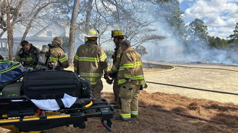 Horse escapes, barn destroyed in Southern Pines fire