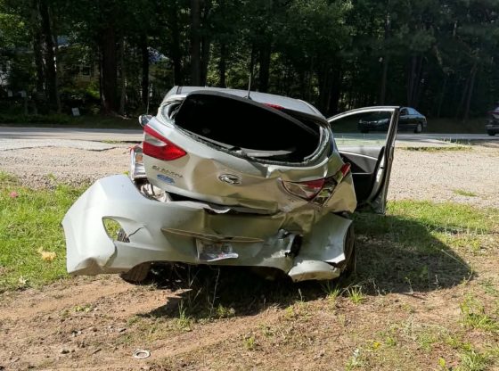 Three-car pile-up stops traffic in Carthage