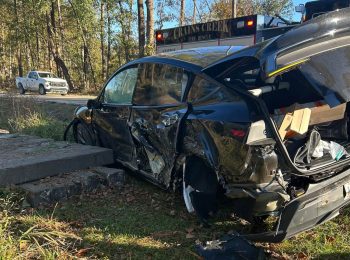 Driver leaves scene after Lobelia crash